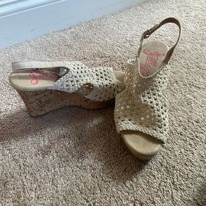 Crochet beige platform
